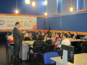 Фото к Тему диалога задал президент