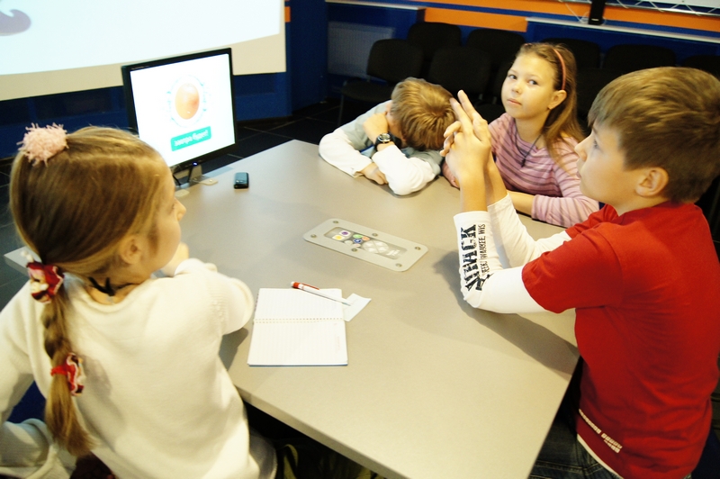 Фото к Онлайн-игра «КосмоГонка»