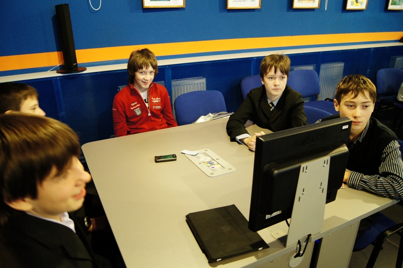 Фото к Онлайн-игра «КосмоГонка»