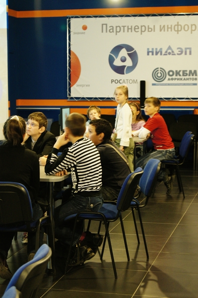 Фото к Онлайн-игра «КосмоГонка»