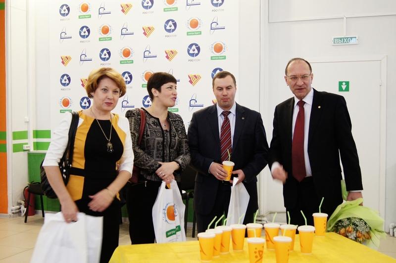 Фото к В кругу друзей, коллег, партнеров