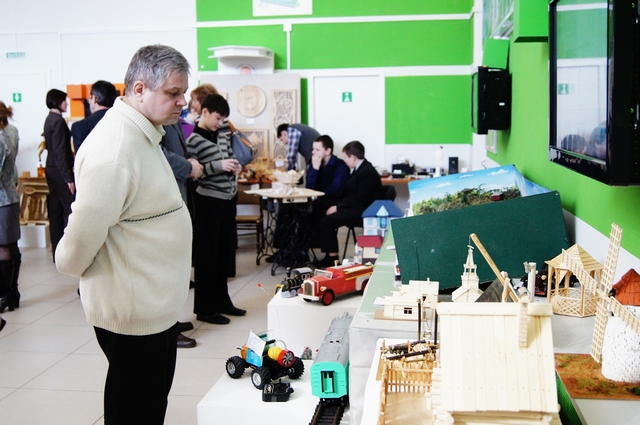 Фото к «Творчество юных – любимому городу»