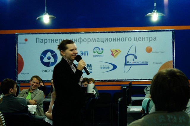 Фото к Нижегородские студенты встретили День работника атомной промышленности в Нижегородском информационном центре