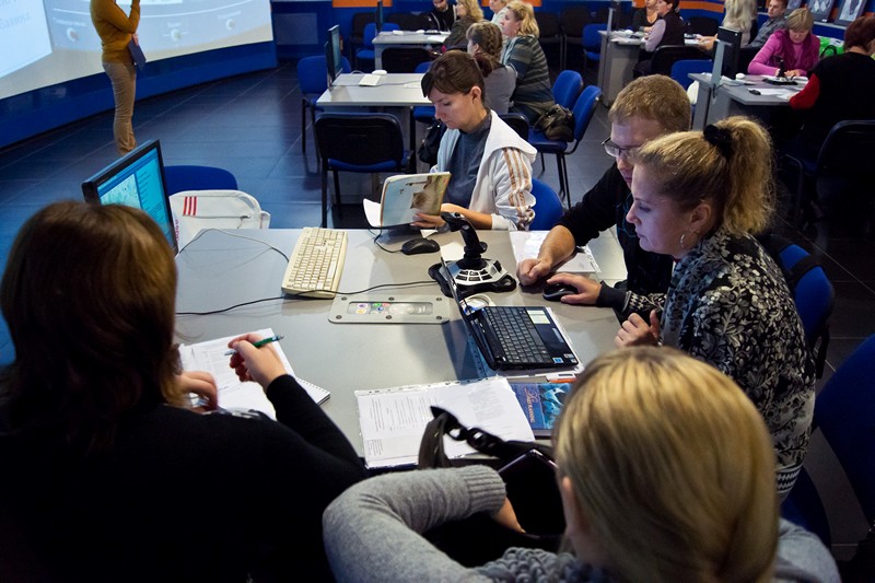 Фото к В Нижегородском информационном центре педагоги области освоили «Авиа-киберспорт»