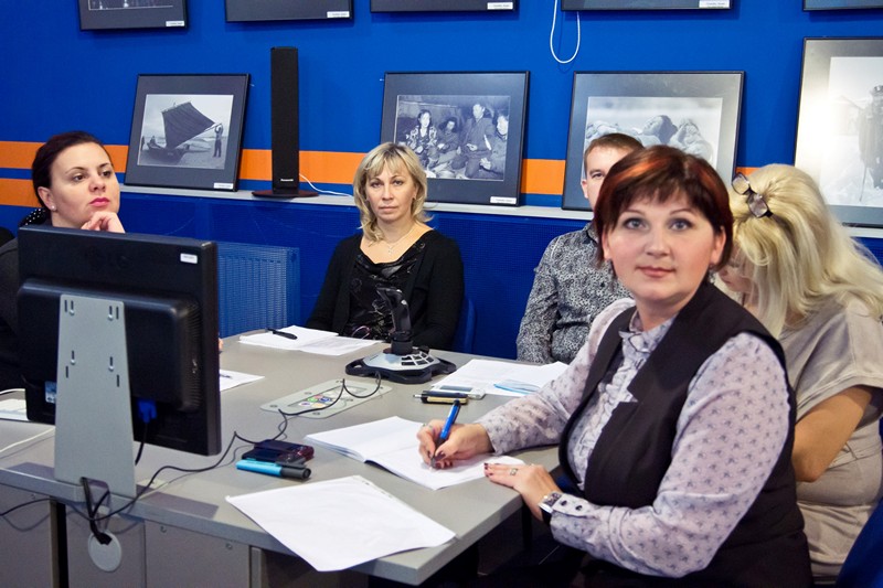 Фото к В Нижегородском информационном центре педагоги области освоили «Авиа-киберспорт»