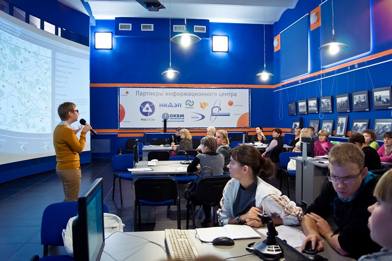 Фото к В Нижегородском информационном центре педагоги области освоили «Авиа-киберспорт»