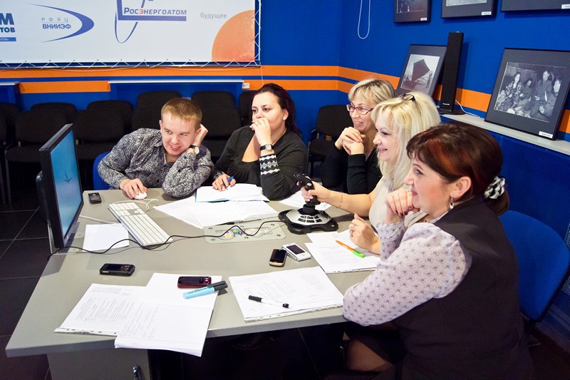 Фото к В Нижегородском информационном центре педагоги области освоили «Авиа-киберспорт»