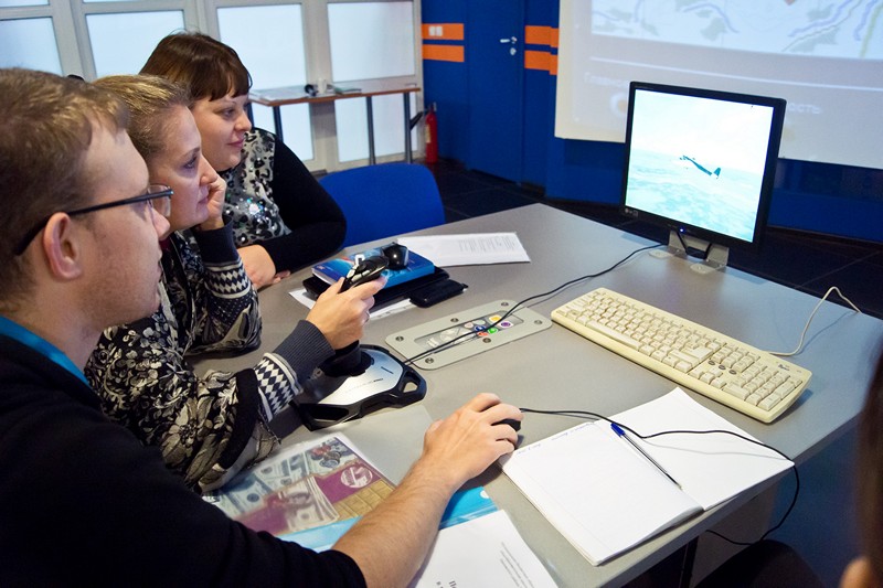 Фото к В Нижегородском информационном центре педагоги области освоили «Авиа-киберспорт»