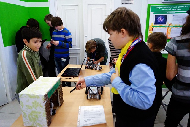 Фото к II Городская ярмарка по робототехнике состоялась в Нижегородском информационном центре по атомной энергии города Нижнего Новгорода