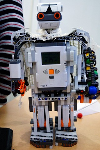 Фото к II Городская ярмарка по робототехнике состоялась в Нижегородском информационном центре по атомной энергии города Нижнего Новгорода