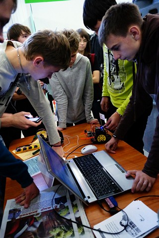 Фото к II Городская ярмарка по робототехнике состоялась в Нижегородском информационном центре по атомной энергии города Нижнего Новгорода