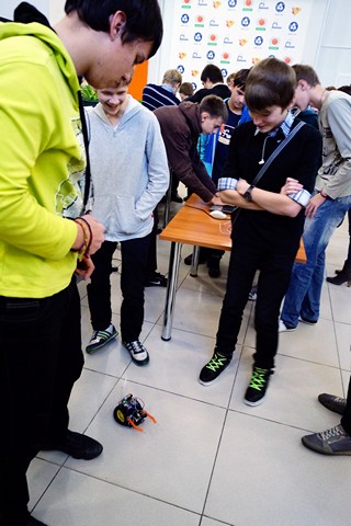 Фото к II Городская ярмарка по робототехнике состоялась в Нижегородском информационном центре по атомной энергии города Нижнего Новгорода