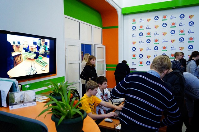 Фото к II Городская ярмарка по робототехнике состоялась в Нижегородском информационном центре по атомной энергии города Нижнего Новгорода