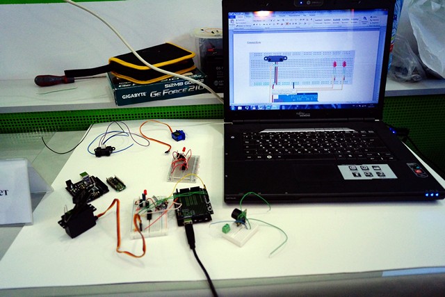 Фото к II Городская ярмарка по робототехнике состоялась в Нижегородском информационном центре по атомной энергии города Нижнего Новгорода