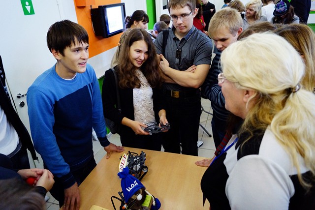 Фото к II Городская ярмарка по робототехнике состоялась в Нижегородском информационном центре по атомной энергии города Нижнего Новгорода