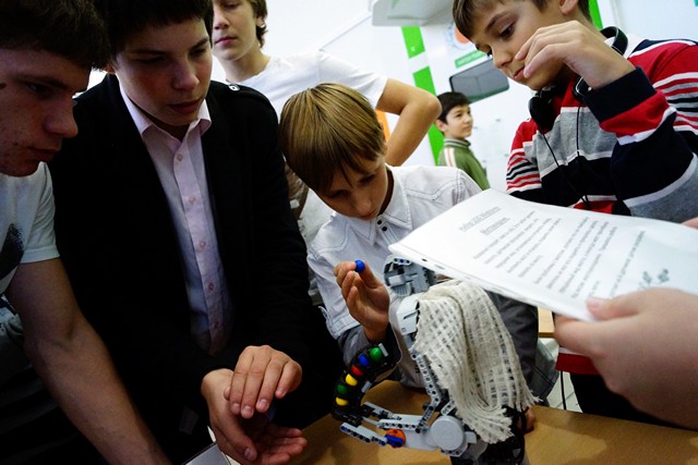 Фото к II Городская ярмарка по робототехнике состоялась в Нижегородском информационном центре по атомной энергии города Нижнего Новгорода