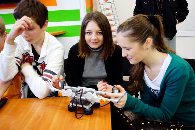 Фото к II Городская ярмарка по робототехнике состоялась в Нижегородском информационном центре по атомной энергии города Нижнего Новгорода