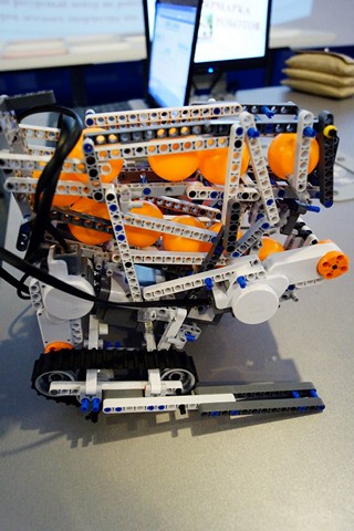 Фото к II Городская ярмарка по робототехнике состоялась в Нижегородском информационном центре по атомной энергии города Нижнего Новгорода