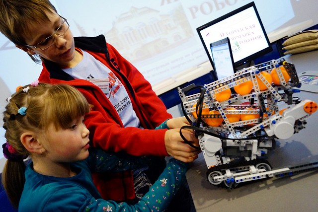 Фото к II Городская ярмарка по робототехнике состоялась в Нижегородском информационном центре по атомной энергии города Нижнего Новгорода