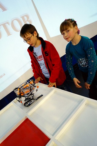 Фото к II Городская ярмарка по робототехнике состоялась в Нижегородском информационном центре по атомной энергии города Нижнего Новгорода