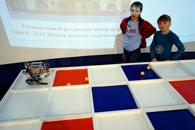 Фото к II Городская ярмарка по робототехнике состоялась в Нижегородском информационном центре по атомной энергии города Нижнего Новгорода