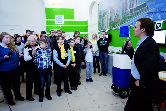 Фото к II Городская ярмарка по робототехнике состоялась в Нижегородском информационном центре по атомной энергии города Нижнего Новгорода