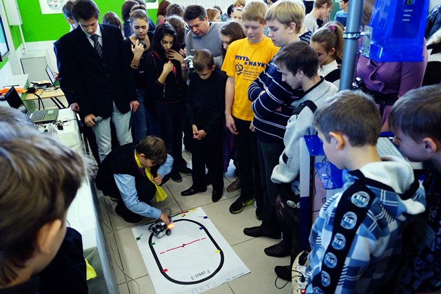 Фото к II Городская ярмарка по робототехнике состоялась в Нижегородском информационном центре по атомной энергии города Нижнего Новгорода