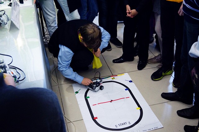 Фото к II Городская ярмарка по робототехнике состоялась в Нижегородском информационном центре по атомной энергии города Нижнего Новгорода