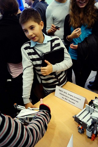 Фото к II Городская ярмарка по робототехнике состоялась в Нижегородском информационном центре по атомной энергии города Нижнего Новгорода