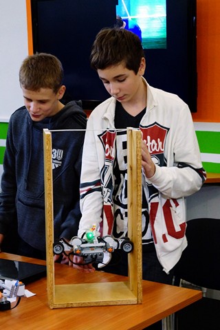 Фото к II Городская ярмарка по робототехнике состоялась в Нижегородском информационном центре по атомной энергии города Нижнего Новгорода