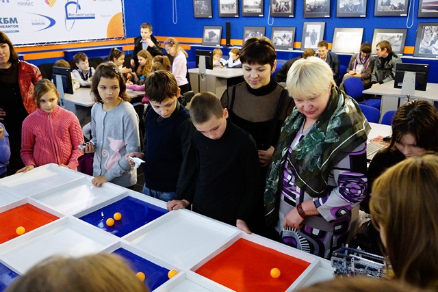 Фото к II Городская ярмарка по робототехнике состоялась в Нижегородском информационном центре по атомной энергии города Нижнего Новгорода