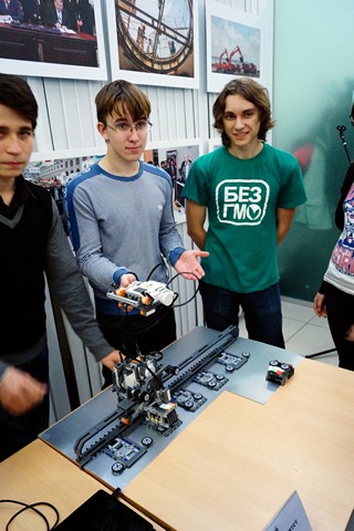 Фото к II Городская ярмарка по робототехнике состоялась в Нижегородском информационном центре по атомной энергии города Нижнего Новгорода