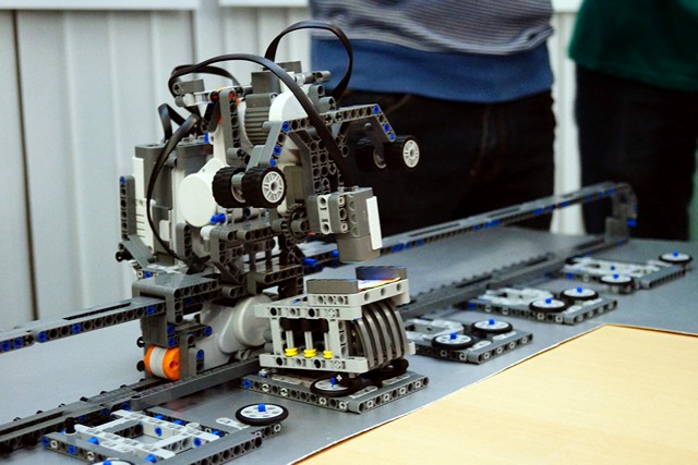 Фото к II Городская ярмарка по робототехнике состоялась в Нижегородском информационном центре по атомной энергии города Нижнего Новгорода