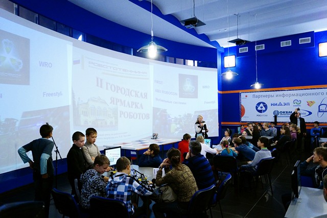 Фото к II Городская ярмарка по робототехнике состоялась в Нижегородском информационном центре по атомной энергии города Нижнего Новгорода