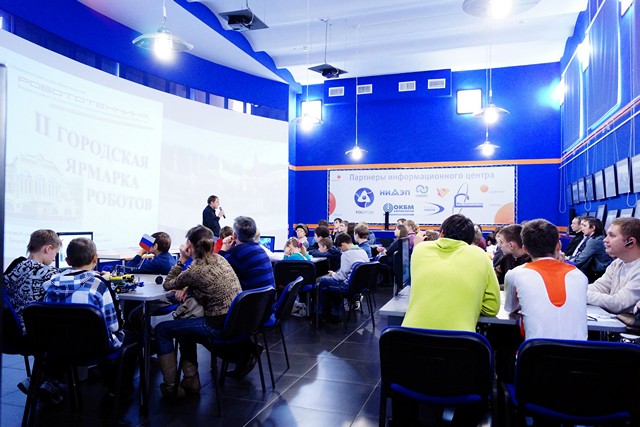 Фото к II Городская ярмарка по робототехнике состоялась в Нижегородском информационном центре по атомной энергии города Нижнего Новгорода