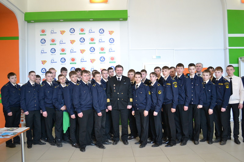 Фото к Капитан легендарного атомного ледокола «Ленин» открыл  студентам речного училища чары Арктики