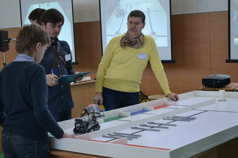 Фото к Состязания роботов — 2013