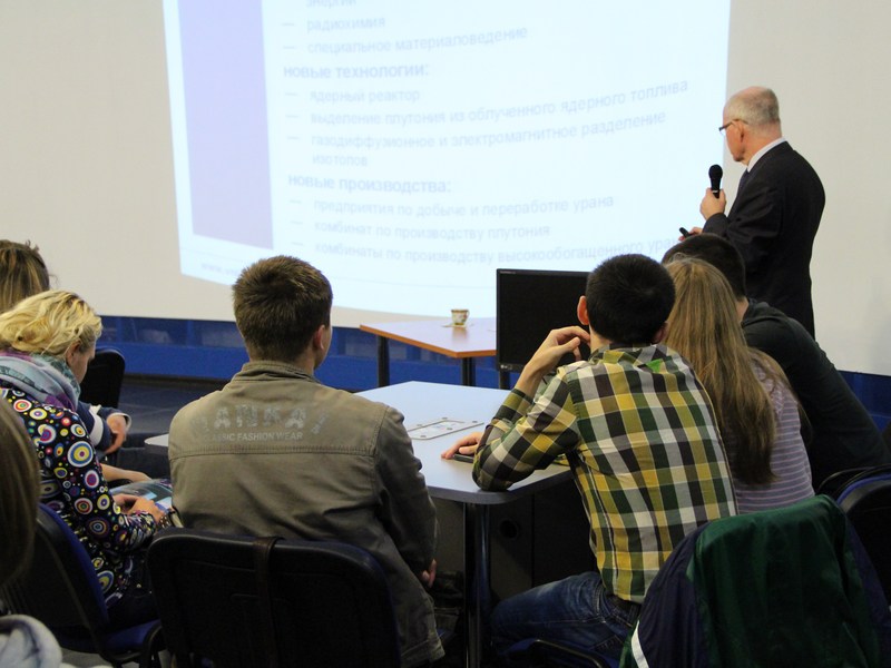 Фото к Об основных этапах атомного проекта рассказал академик РАН Илькаев Р. И.