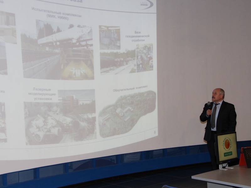 Фото к Студенты Томска на прямой связи с Ядерным центром