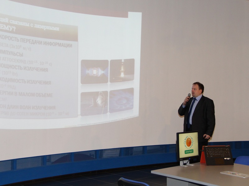 Фото к Студенты Томска на прямой связи с Ядерным центром