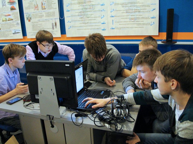 Фото к От игры «в роботов» в профессию