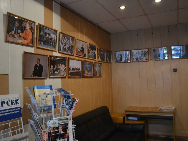 Фото к Фотовыставка информационного центра «Нам три года» продолжает свою работу