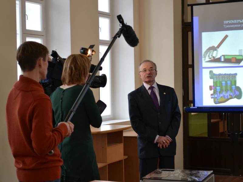 Фото к Нижегородские лицеисты познакомились с суперЭВМ