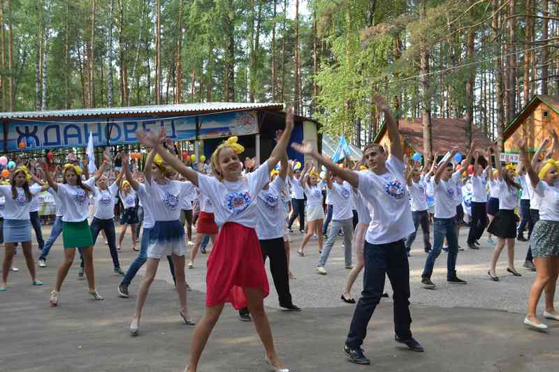 Фото к Более тысячи школьников приняли участие в летних проектах ИЦАЭ Нижнего Новгорода