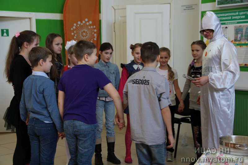 Фото к В информационном центре по атомной энергии прошёл семейный праздник, посвящённый 8 марта