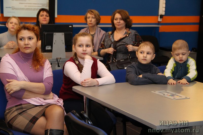 Фото к Пятилетняя жительница Донбасса рада, что «мы живем на Земле!»