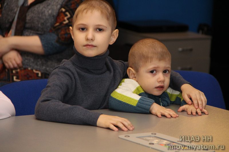 Фото к Пятилетняя жительница Донбасса рада, что «мы живем на Земле!»