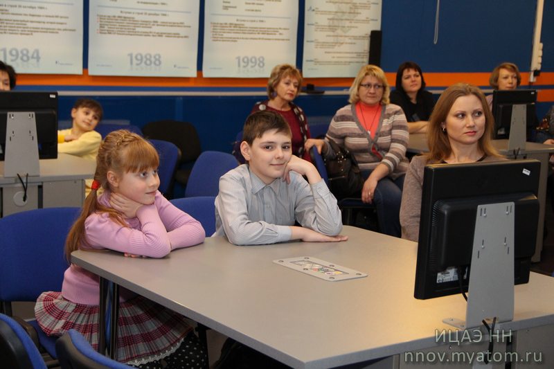 Фото к Пятилетняя жительница Донбасса рада, что «мы живем на Земле!»