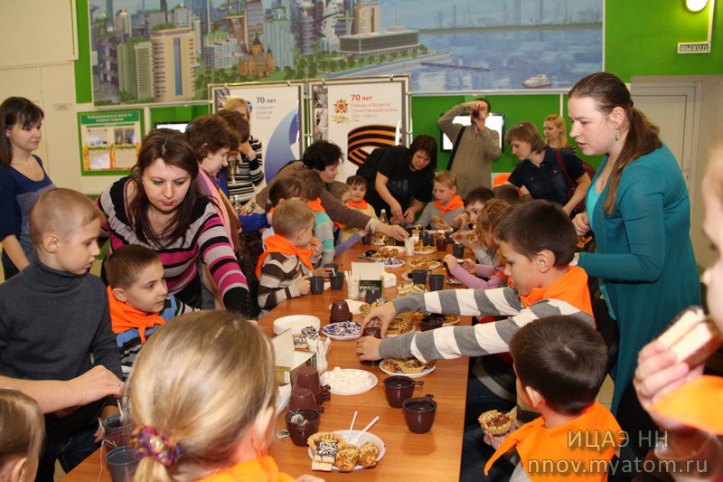 Фото к Пятилетняя жительница Донбасса рада, что «мы живем на Земле!»