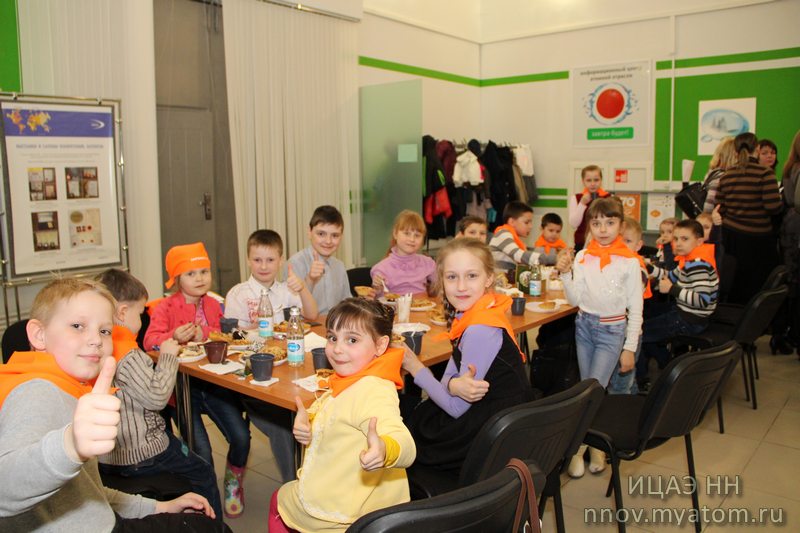 Фото к Пятилетняя жительница Донбасса рада, что «мы живем на Земле!»